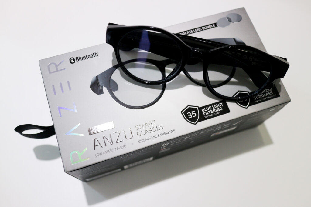 箱の上のRazer Anzu