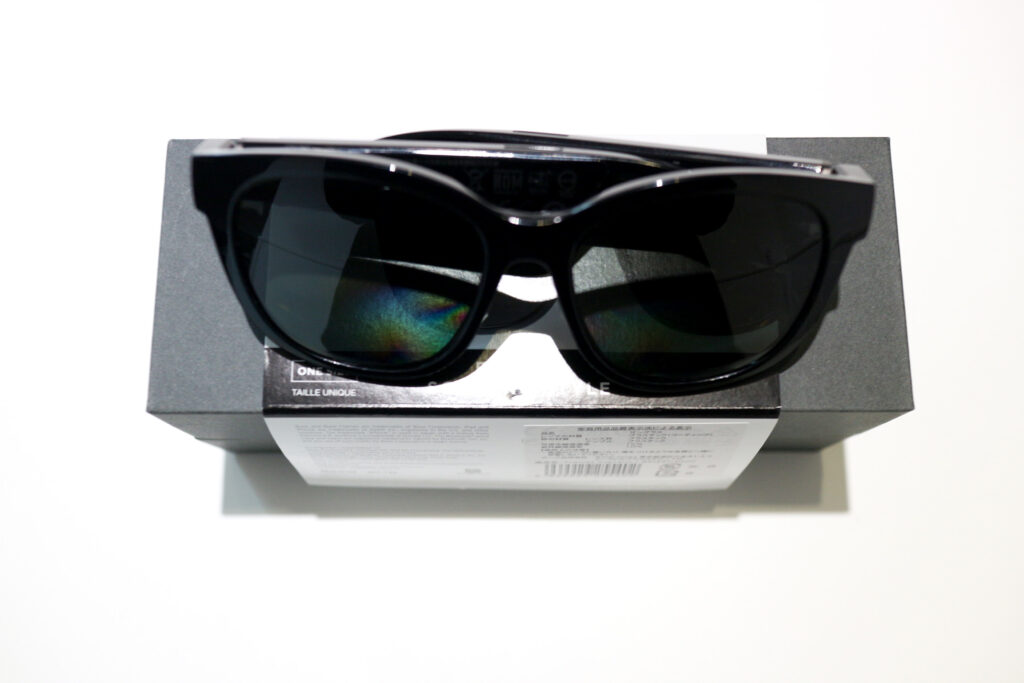 箱の上のBose Frames Soprano