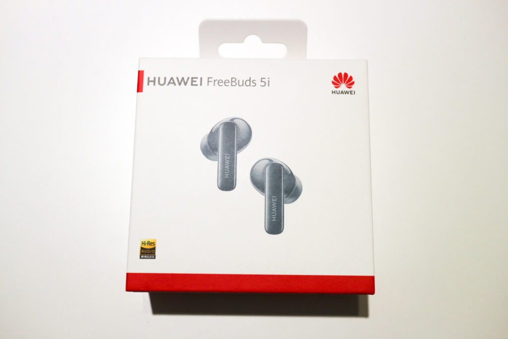 箱の上のHUAWEI FreeBuds 5i