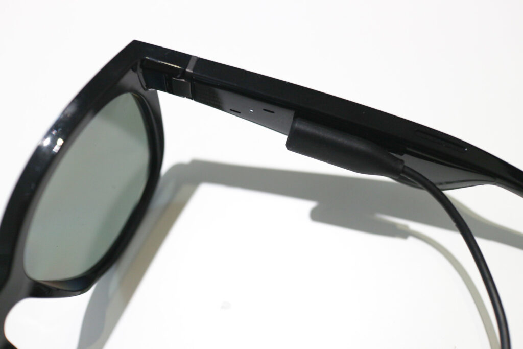 Bose Frames Sopranoを充電
