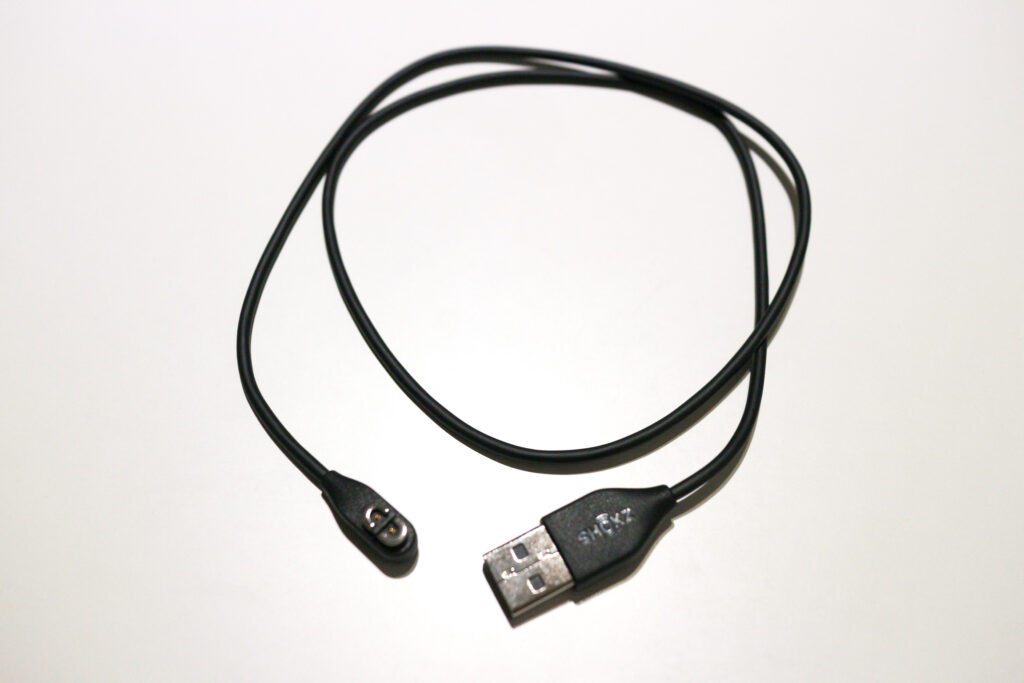 OpenRun Proの充電ケーブル