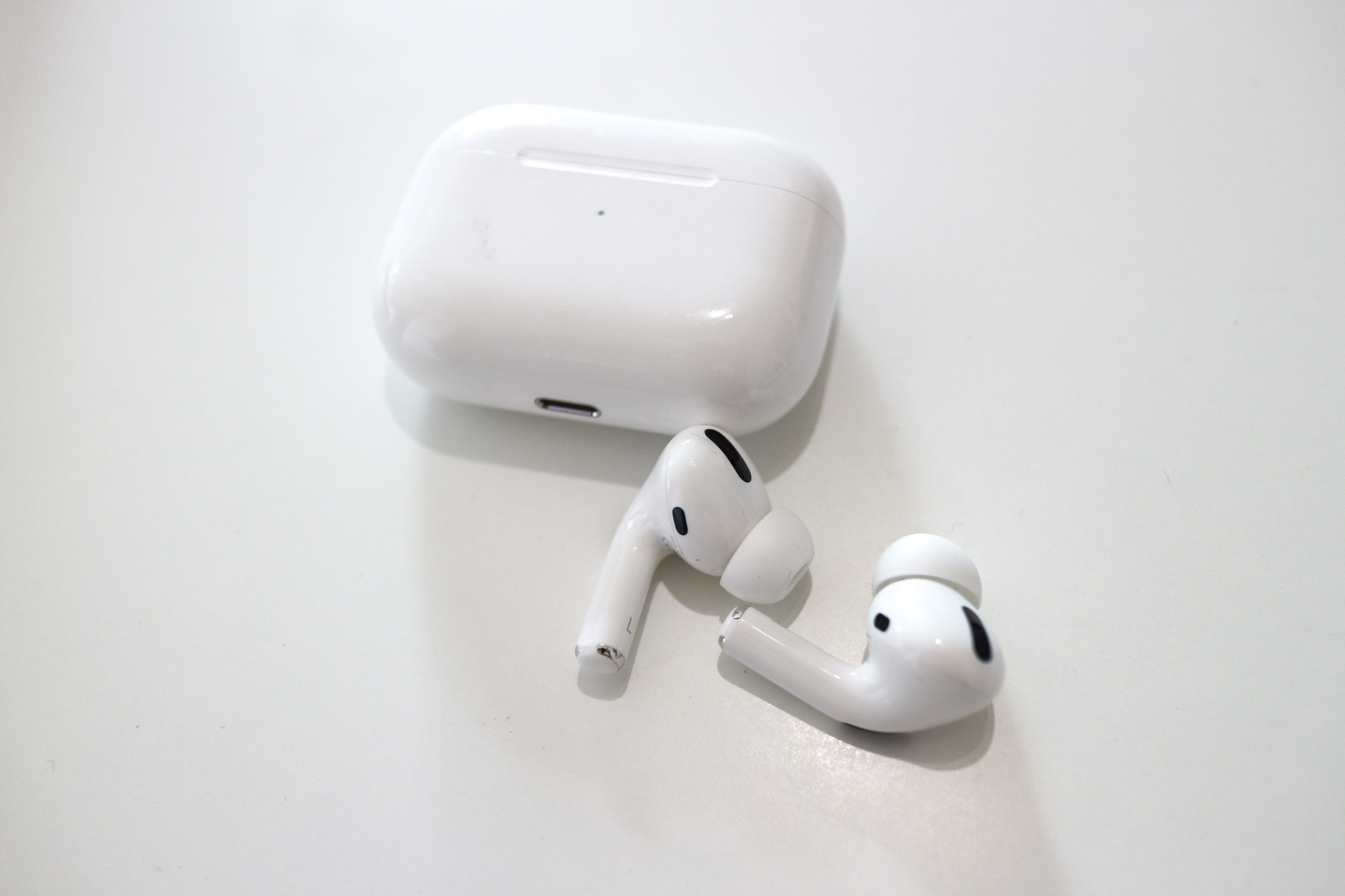 保証期間中AirPods（第2世代）右耳 左耳 ワイヤレス充電ケース