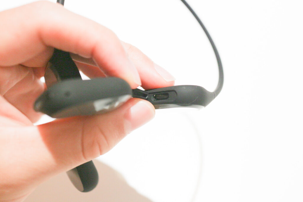 RunFreeの充電ポート