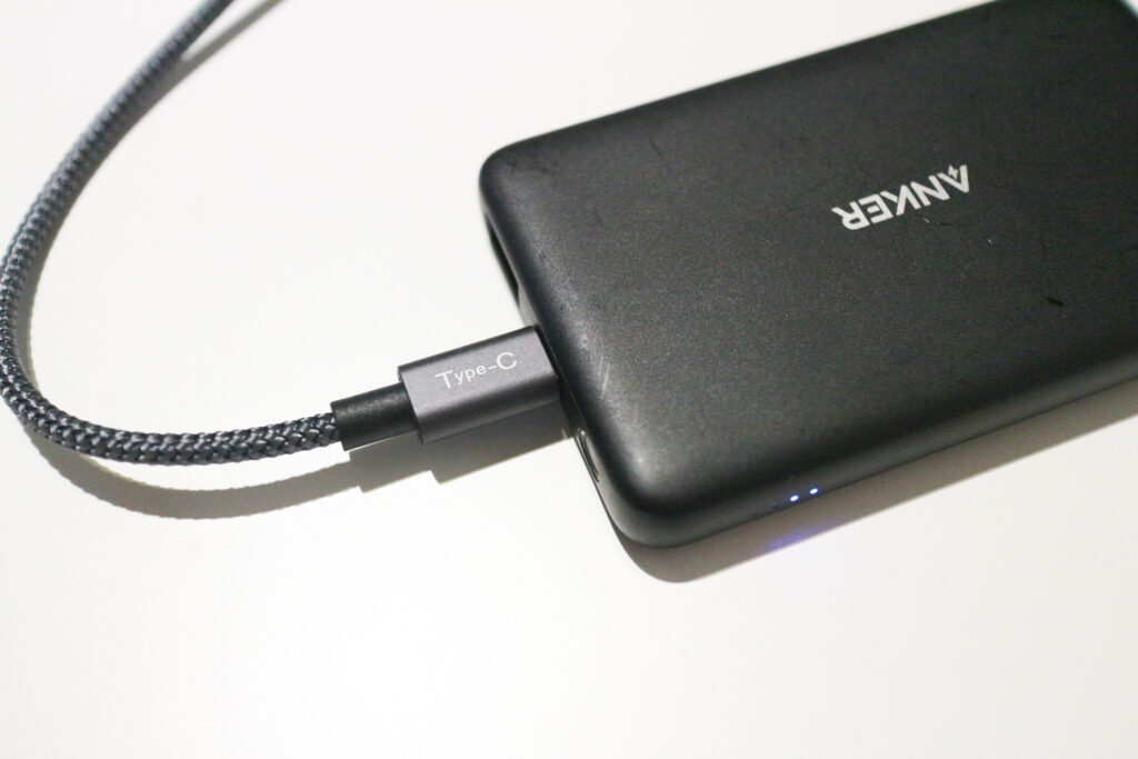 Anker PowerCore III 5000を充電